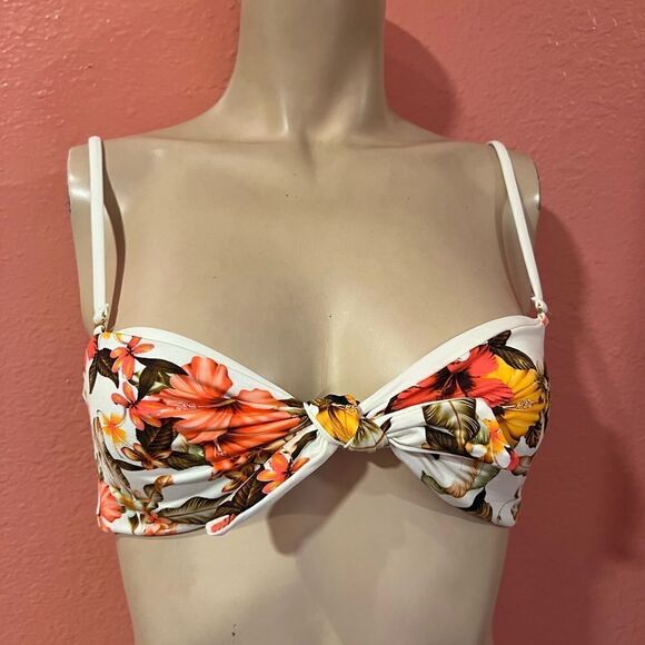 BEACH BUNNY TOP!! - Picture 6 of 7